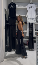 Carica l&#39;immagine nel visualizzatore di Gallery, BASIC V JUMPSUIT BLACK LYCRA
