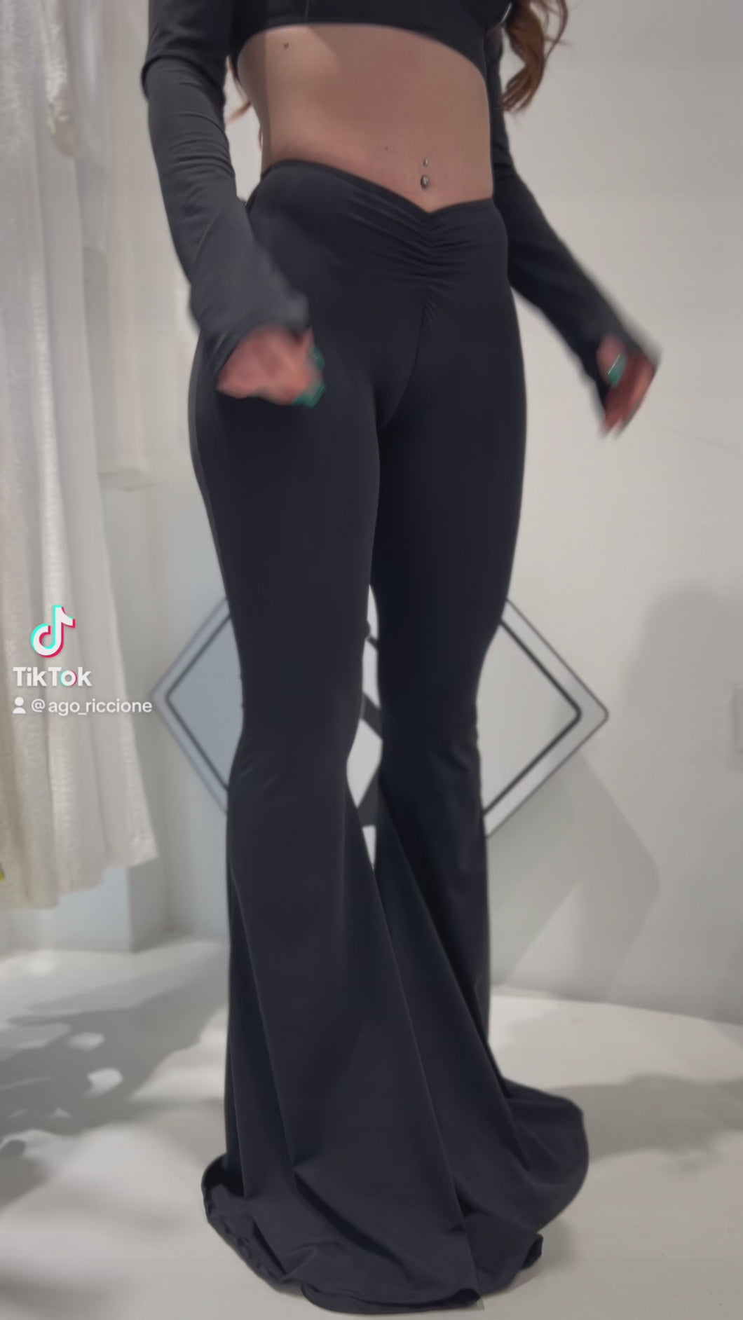 Pantalone scampanato arricciato